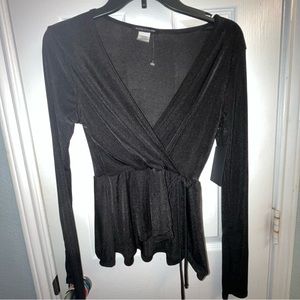 Caution to the wind wrap top size M